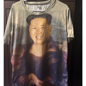 Xl shirt featuring supreme Leader kim Jong-un as mona lisa